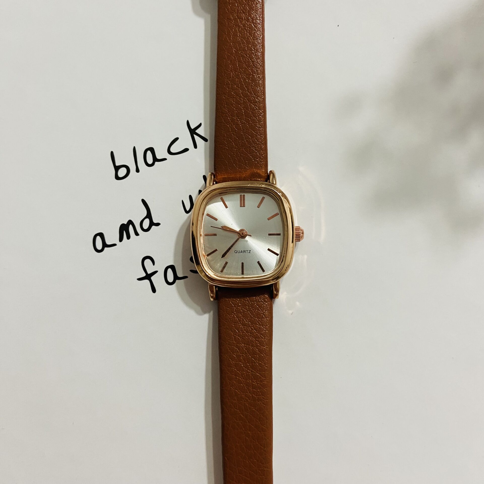 Kahverengi Retro Oval Saat