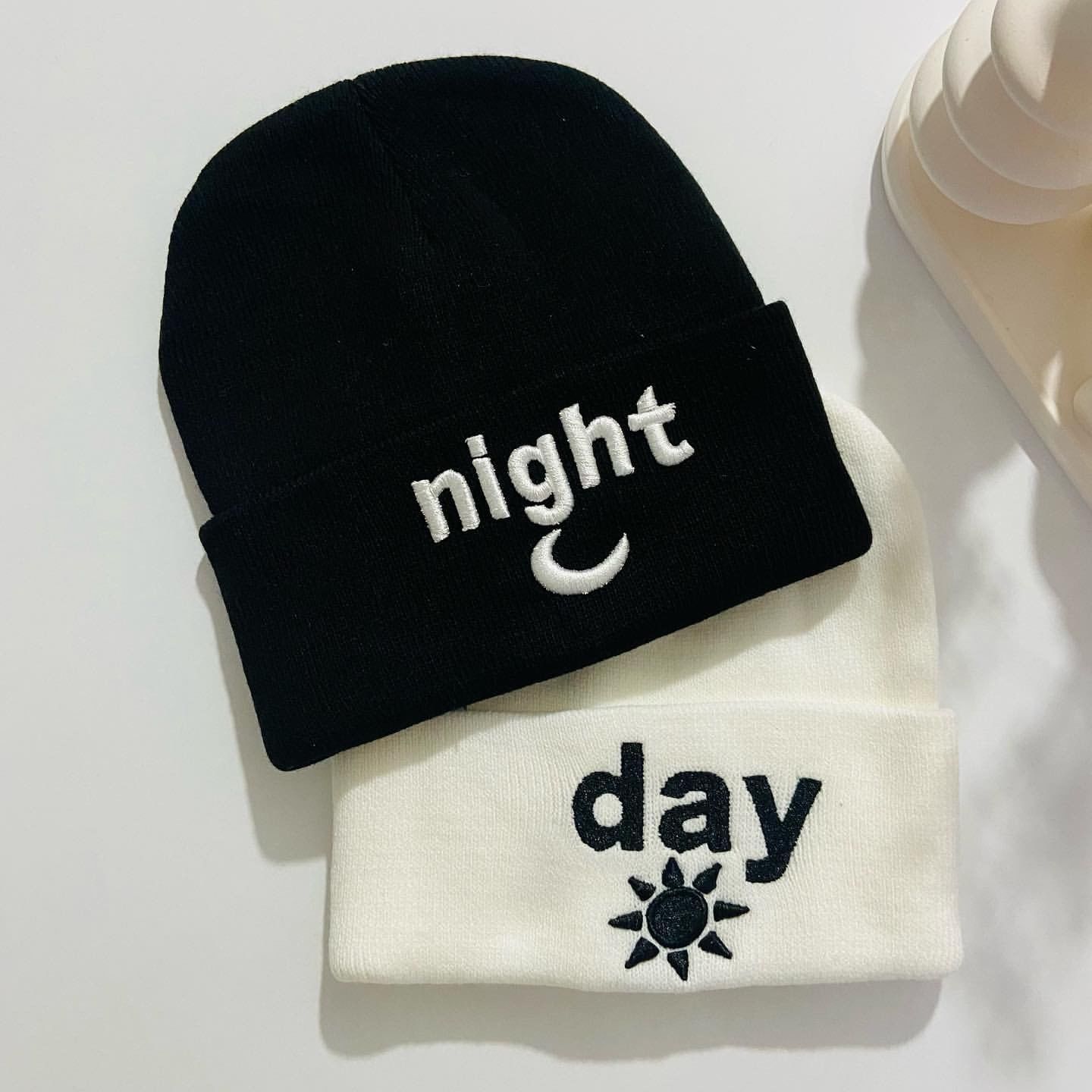 Day Night Nakışlı Bere Set