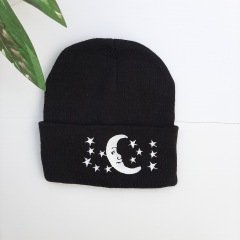 Moon Yıldızlı Nakışlı Bere