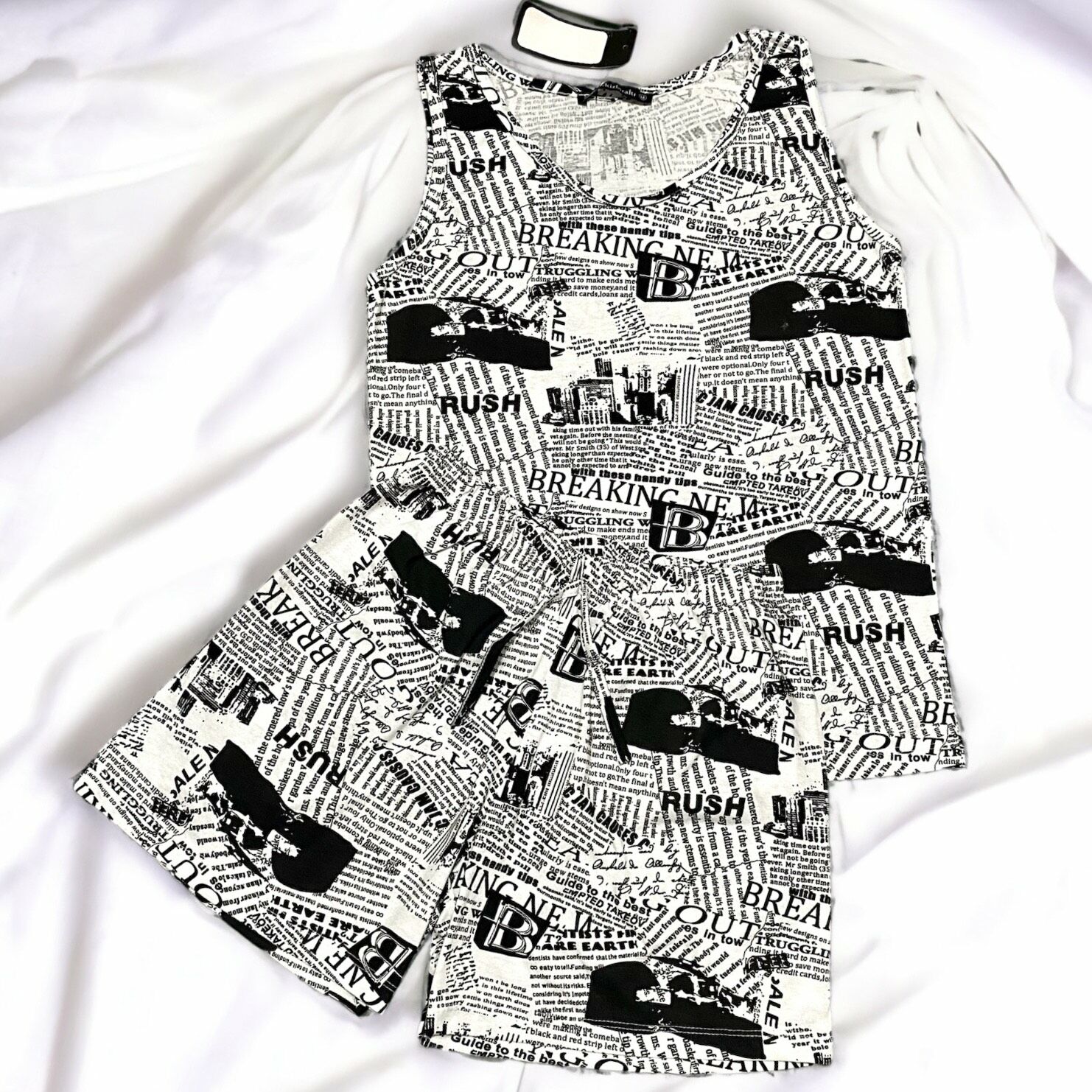 Gazete Desenli Pijama Takımı